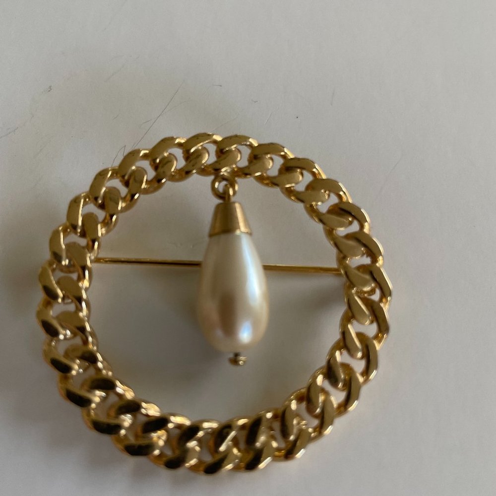 Brooch Pin with Faux Pearl